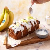Chiquita-bananenbrood met bosbessen en citroenglazuur