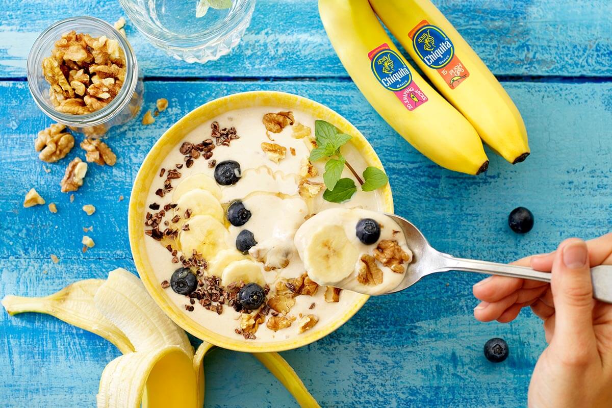 Eenvoudige bevroren smoothiebowl met Chiquita banaan