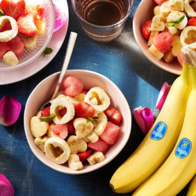 Hartvormige fruitsalade voor Valentijnsdag met Chiquita-banaan en watermeloen