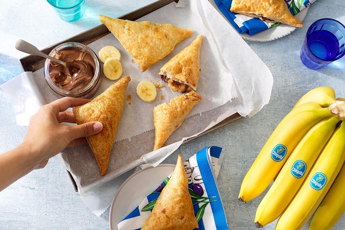 Snelle Griekse chocolade-calzone met noten en Chiquita banaan