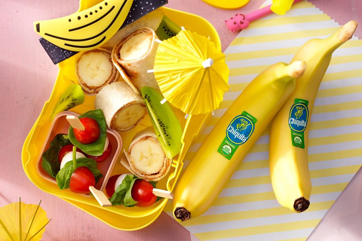 Wraps met plakjes biologische Chiquita-banaan en pindakaas