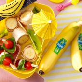 Wraps met plakjes biologische Chiquita-banaan en pindakaas