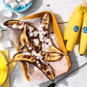 Chiquita bananen gevuld met chocolade en marshmallows voor op de barbecue