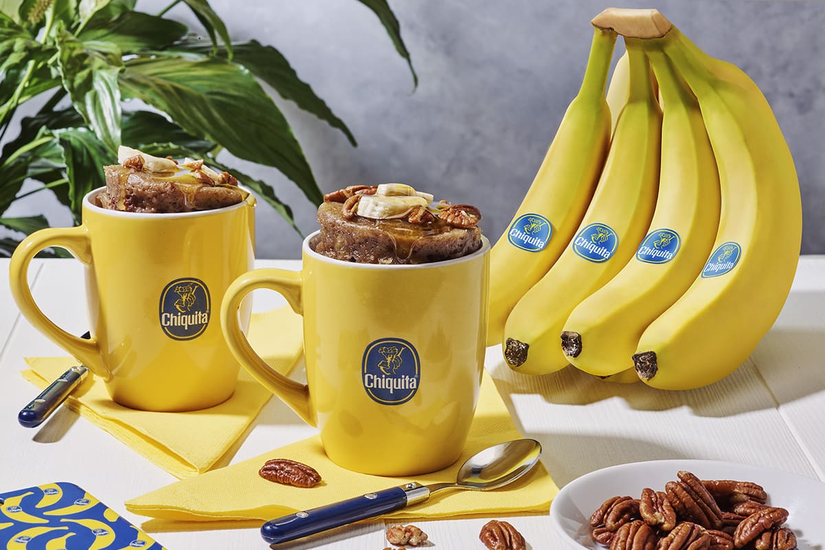 Mug cake met Chiquita banaan, pecannoten en ahornsiroop