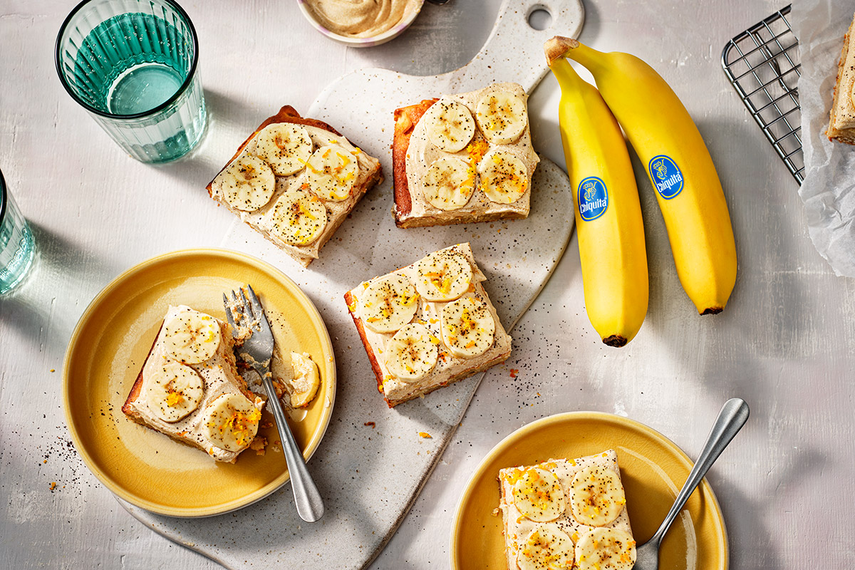 Potluck-banaan/sinaasappelcake met koffieglazuur