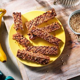 Energierepen met gepofte quinoa, pindakaas en banaan