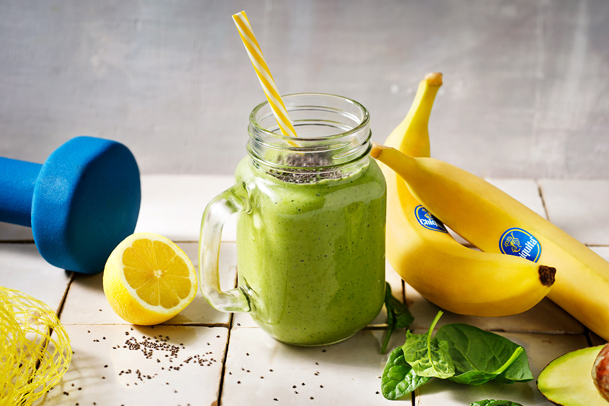 Krachtige, groene smoothie, gezoet met bananen