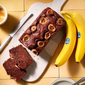 Veganistisch chocolade-bieten-bananenbrood